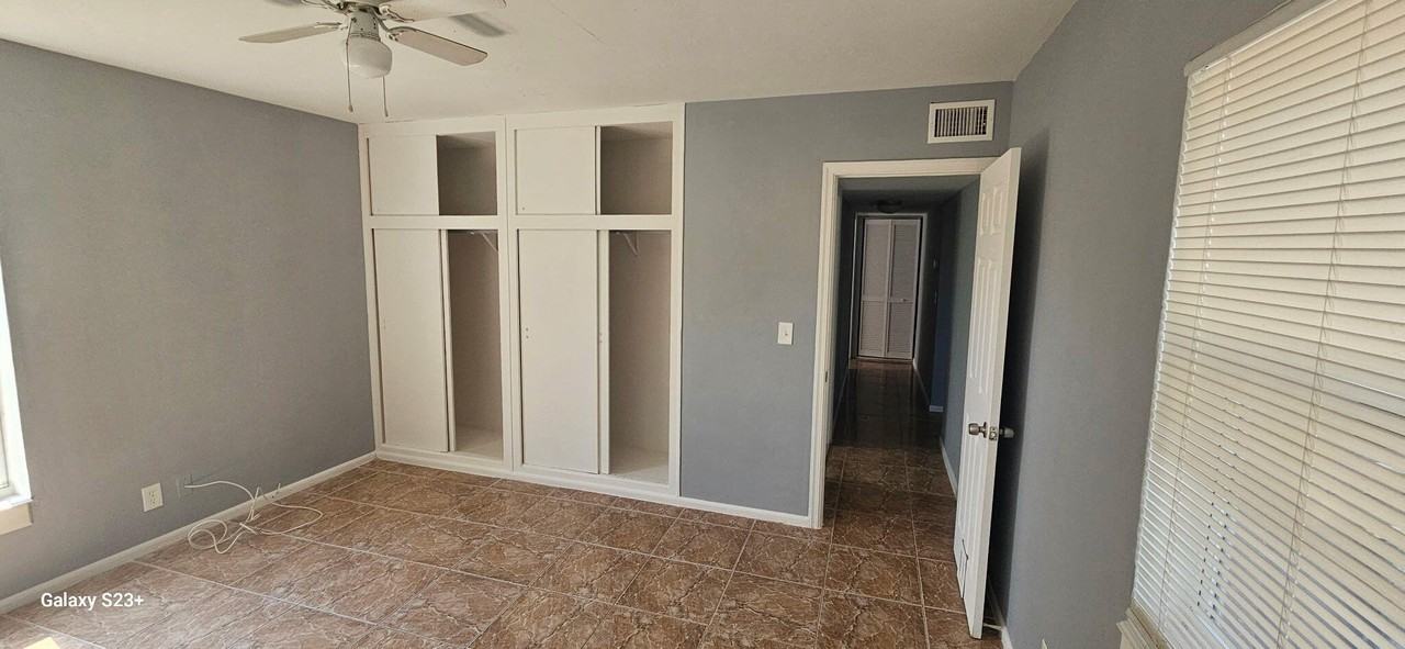 1001 S E St Unit 1 - Photo 7 of 10