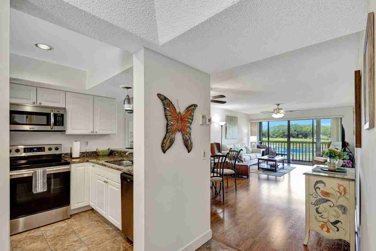 348 Brackenwood Cir - Photo 5 of 50