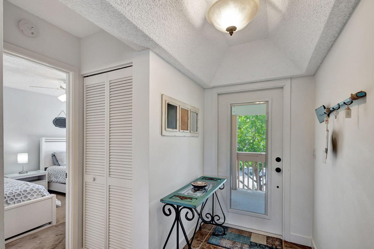 348 Brackenwood Cir - Photo 6 of 50