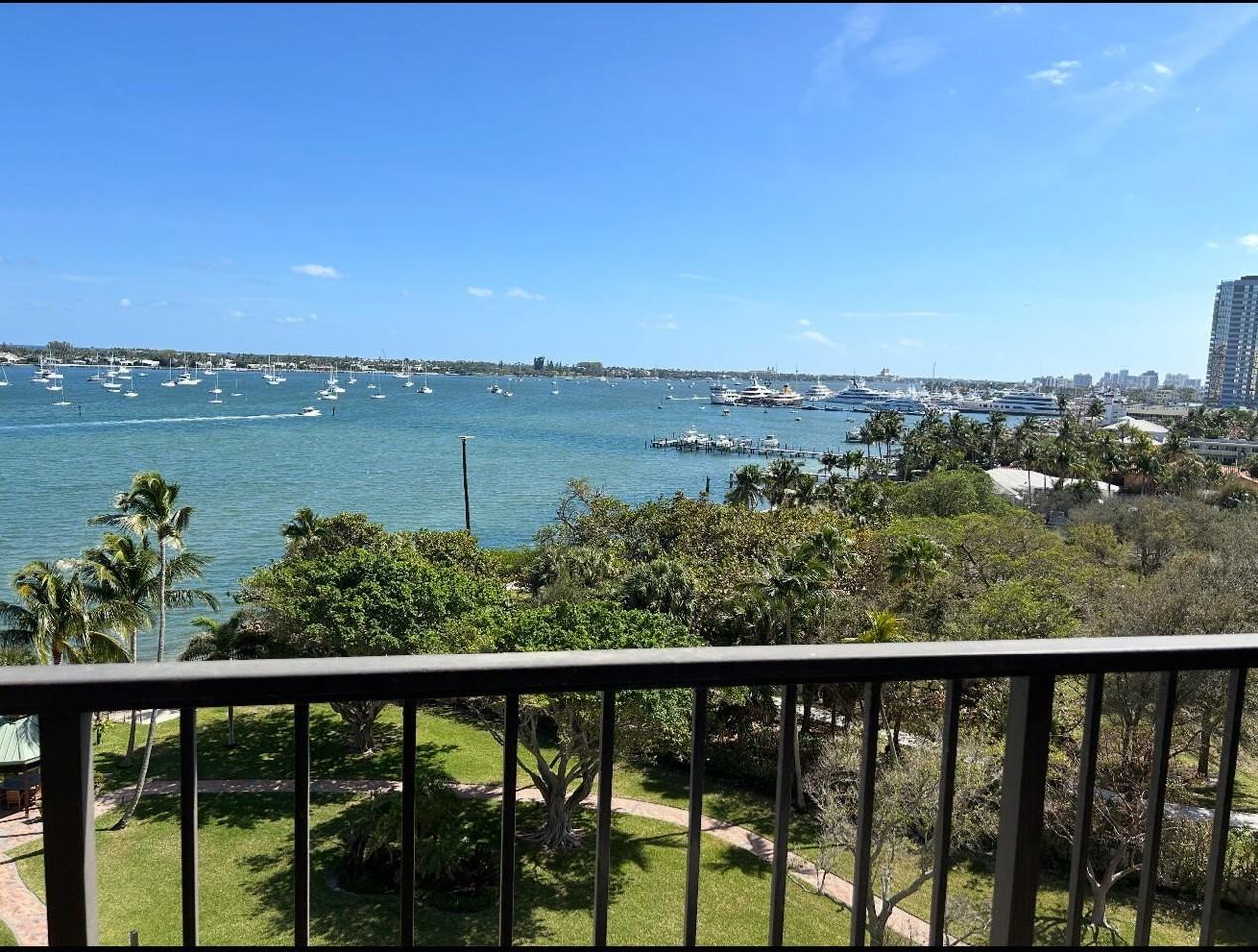 5200 N Flagler Dr Apt 804 - Photo 2 of 7