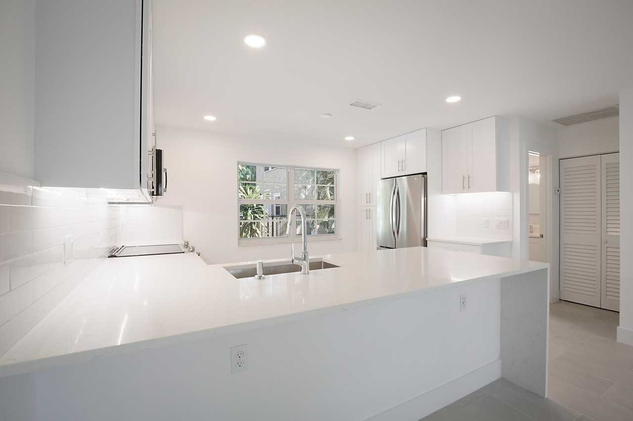 705 New York St - Photo 7 of 22