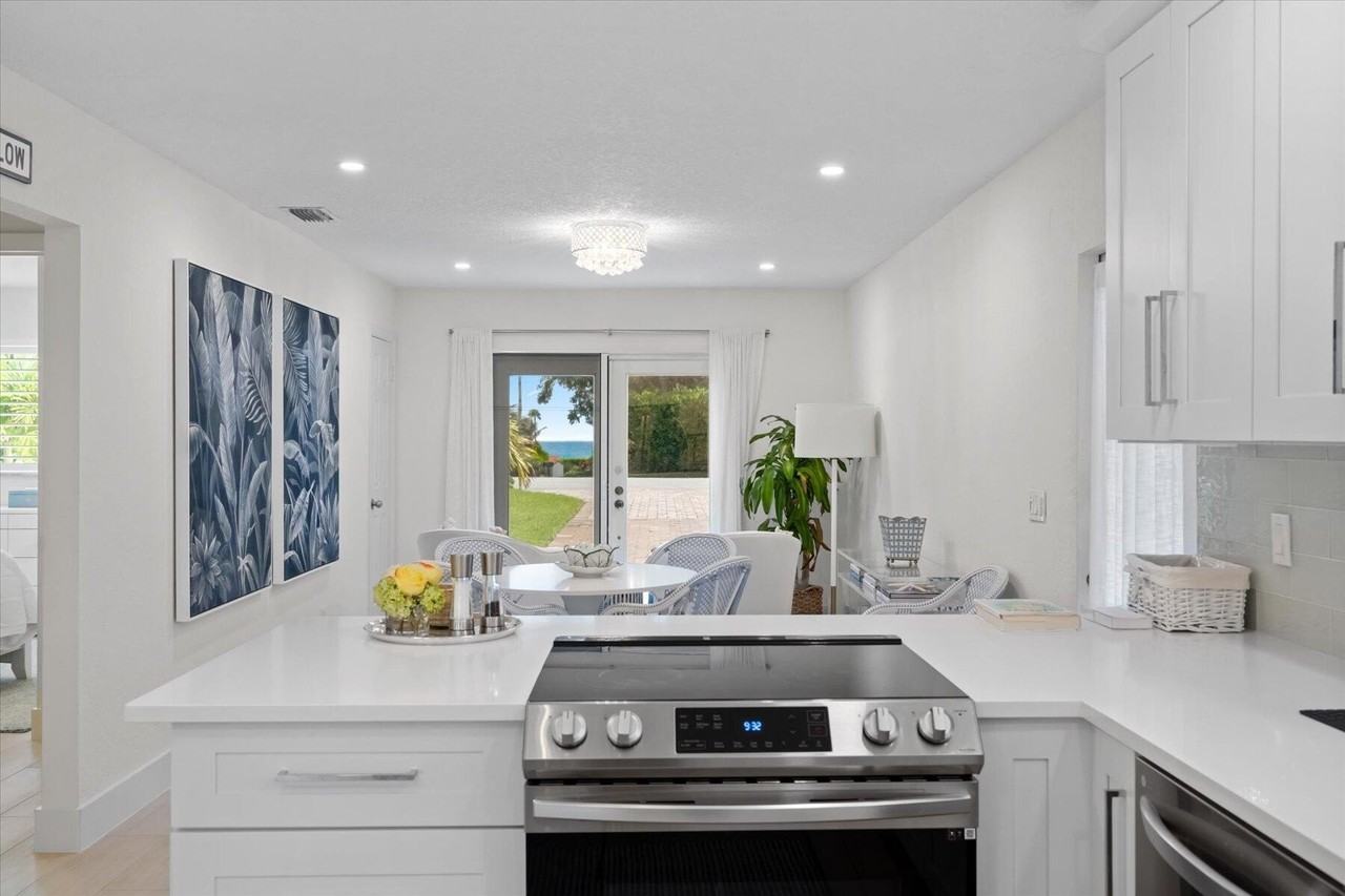 801 Hibiscus Ave - Photo 6 of 33