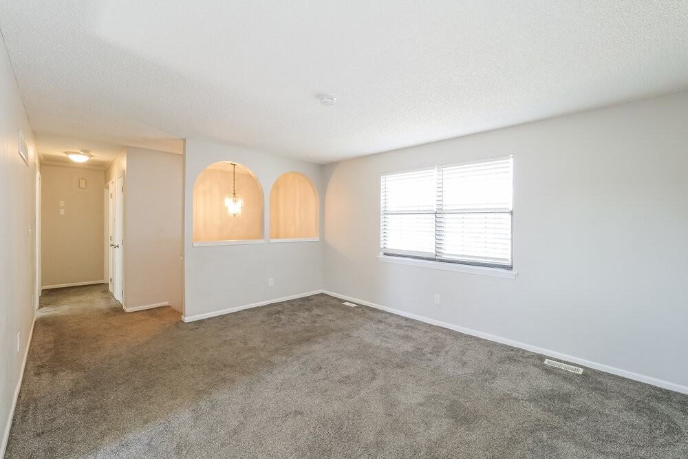 101 E Pacific Dr - Photo 4 of 17