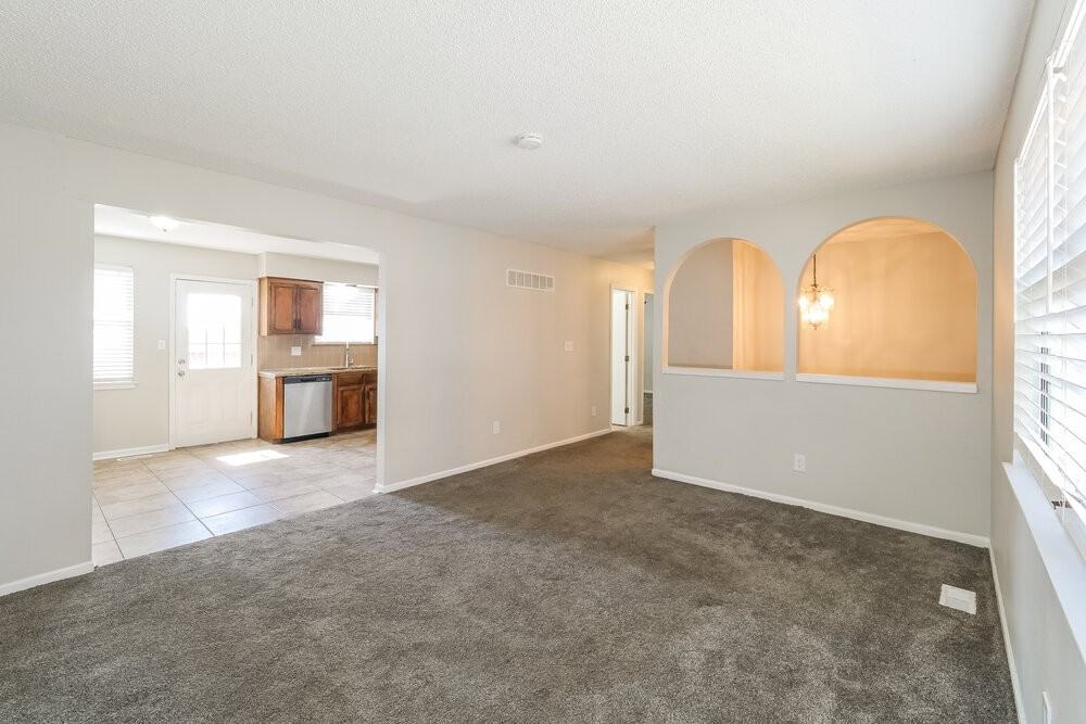 101 E Pacific Dr - Photo 5 of 17