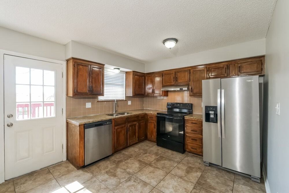 101 E Pacific Dr - Photo 7 of 17