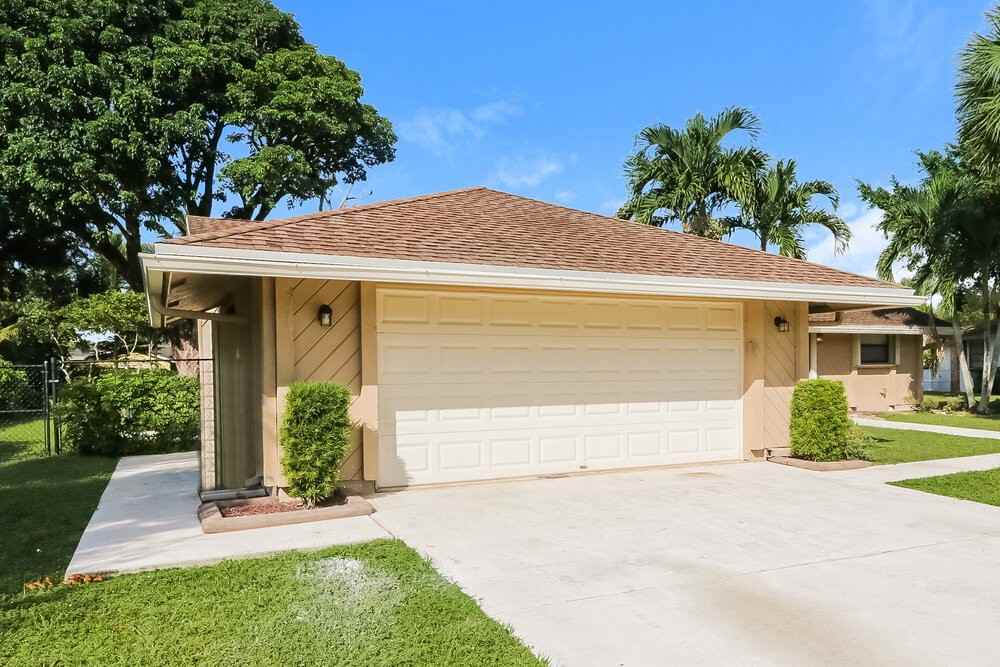 1104 Summerwood Cir - Photo 4 of 19