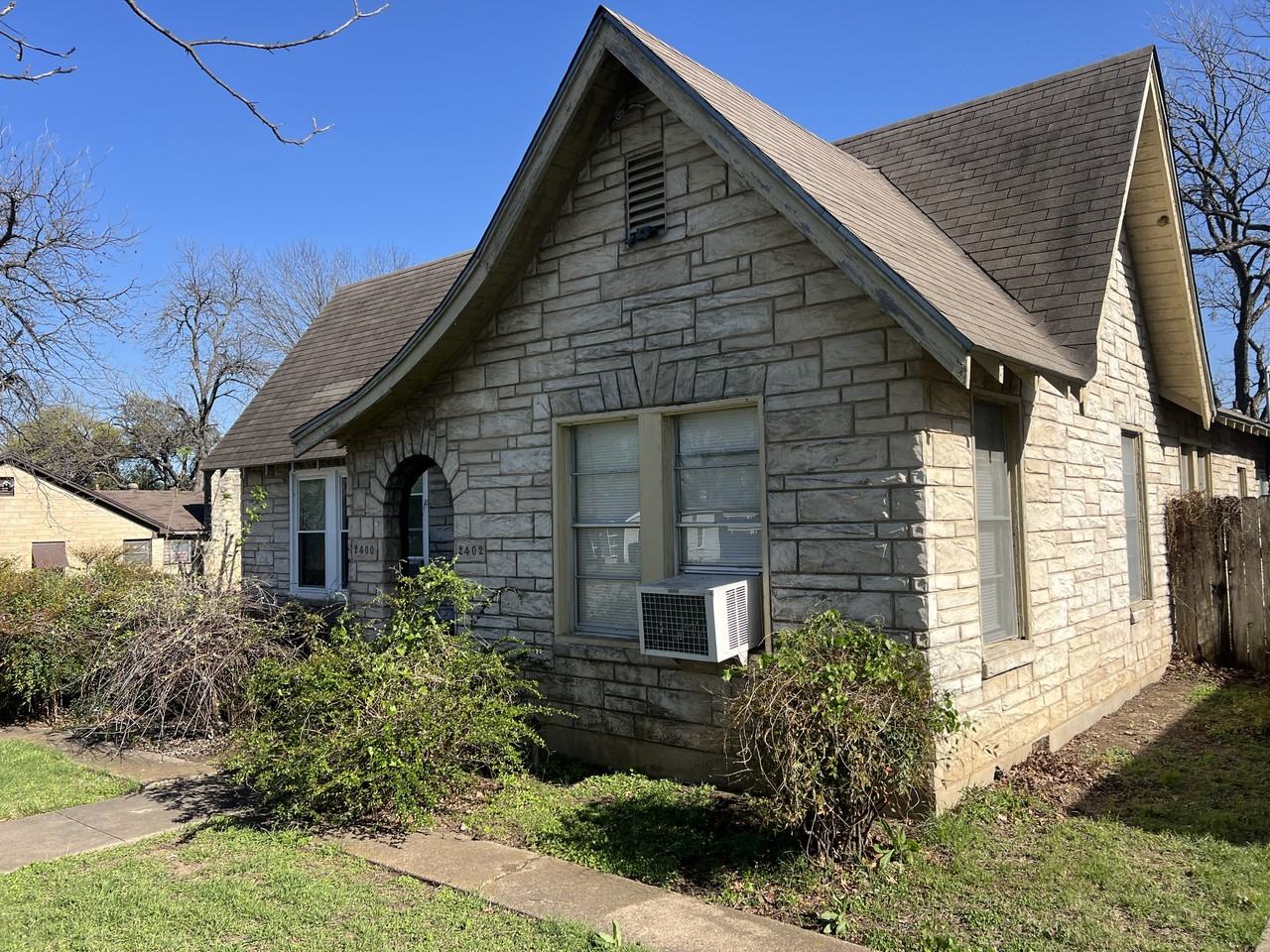 2402 Proctor Ave #2402 - Photo 2 of 12