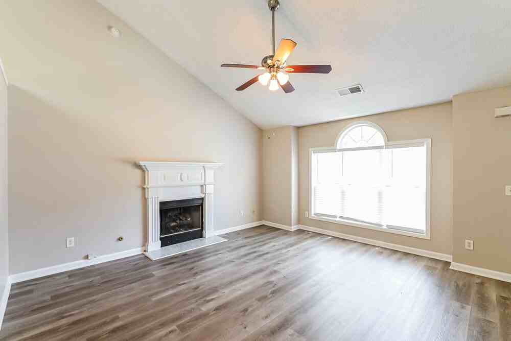 335 Shadetree Ln - Photo 4 of 17