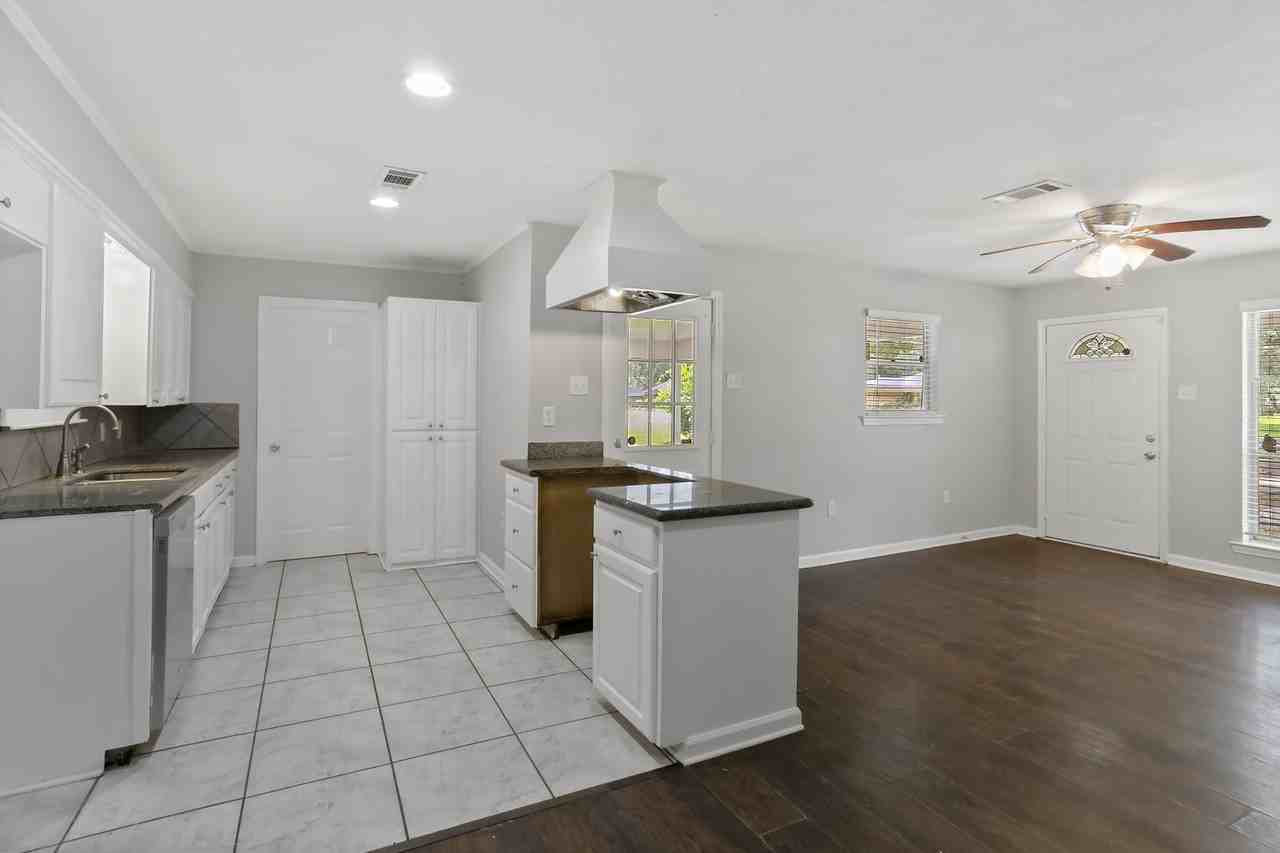 9644 Meadowdale Dr #1 - Photo 4 of 17