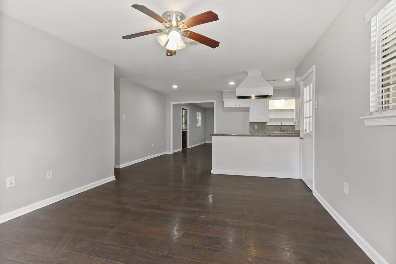 9644 Meadowdale Dr #1 - Photo 5 of 17