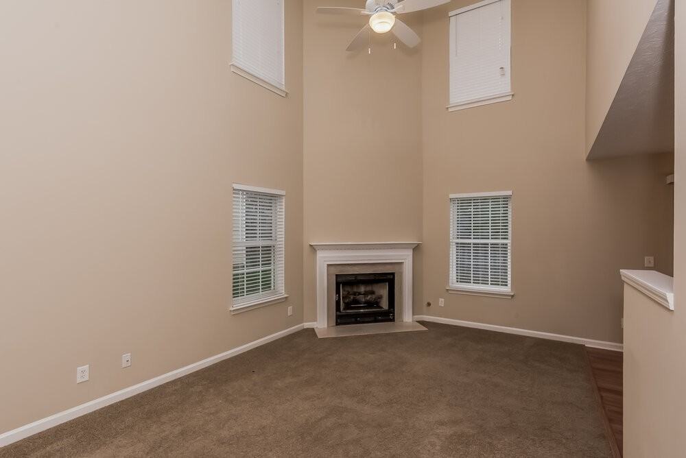 2355 Lexington Ln - Photo 3 of 15