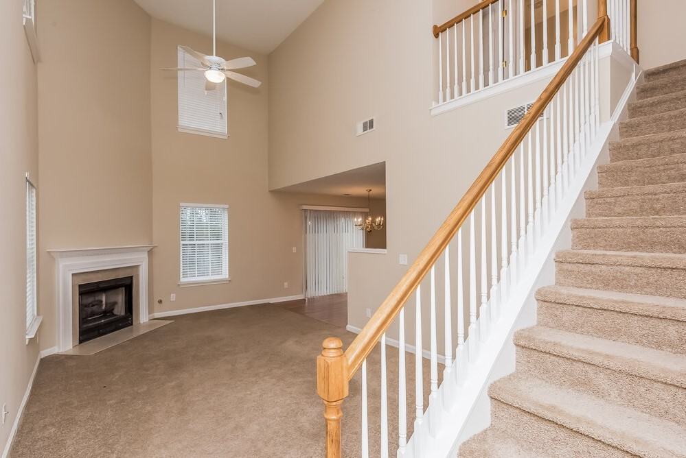 2355 Lexington Ln - Photo 4 of 15