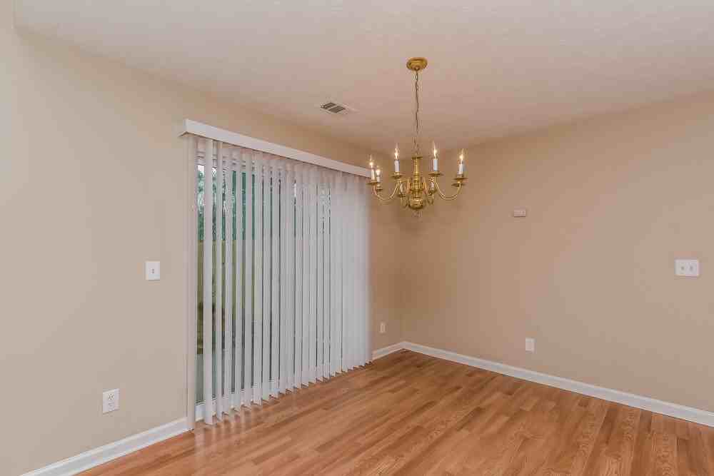 2355 Lexington Ln - Photo 5 of 15