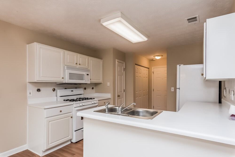 2355 Lexington Ln - Photo 6 of 15