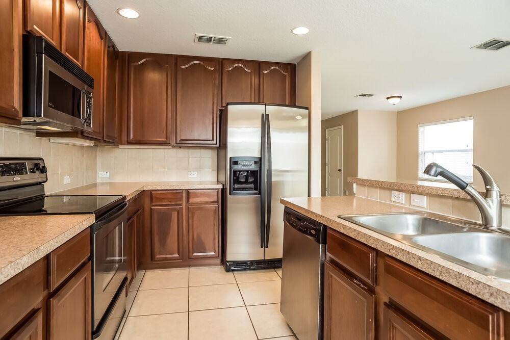 12652 Somerset Oaks St - Photo 4 of 17