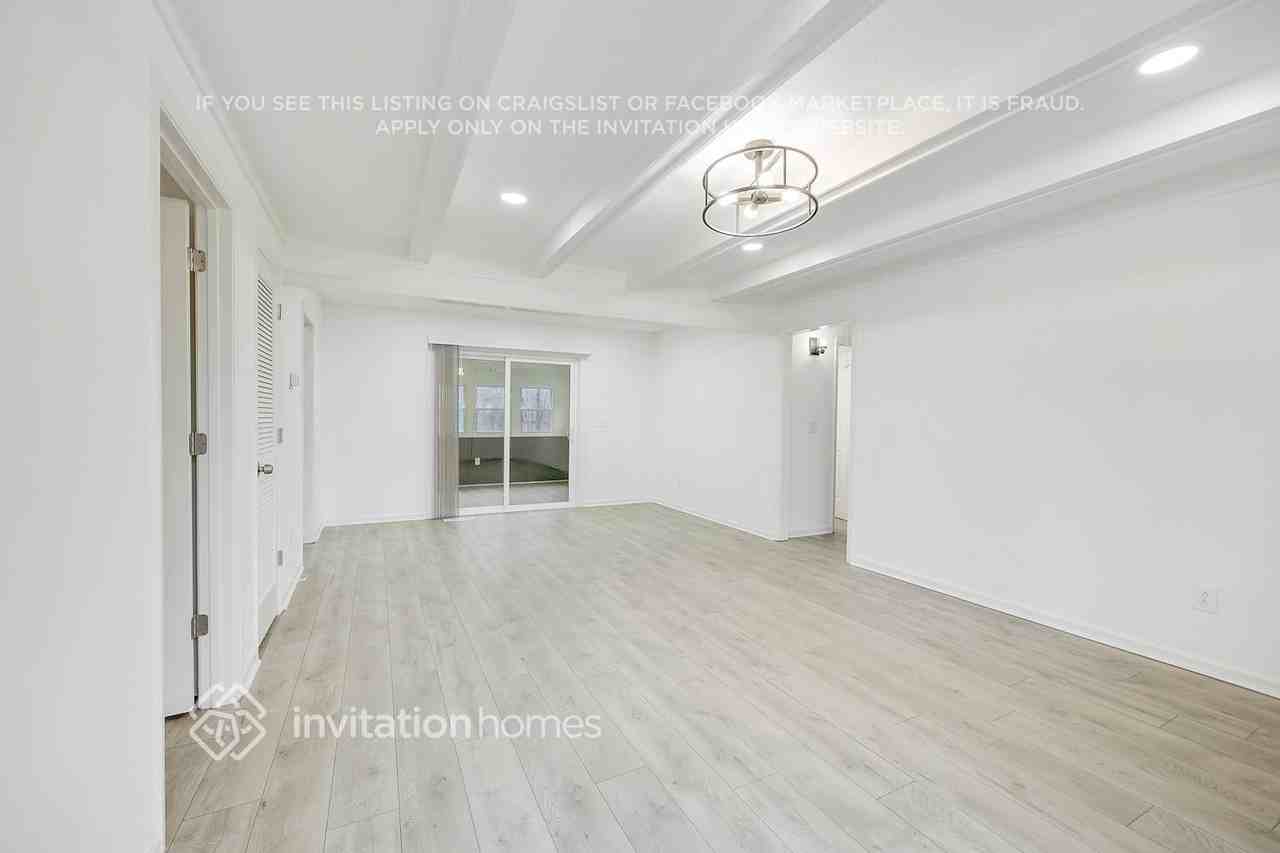 107 Treetop Ct - Photo 3 of 27