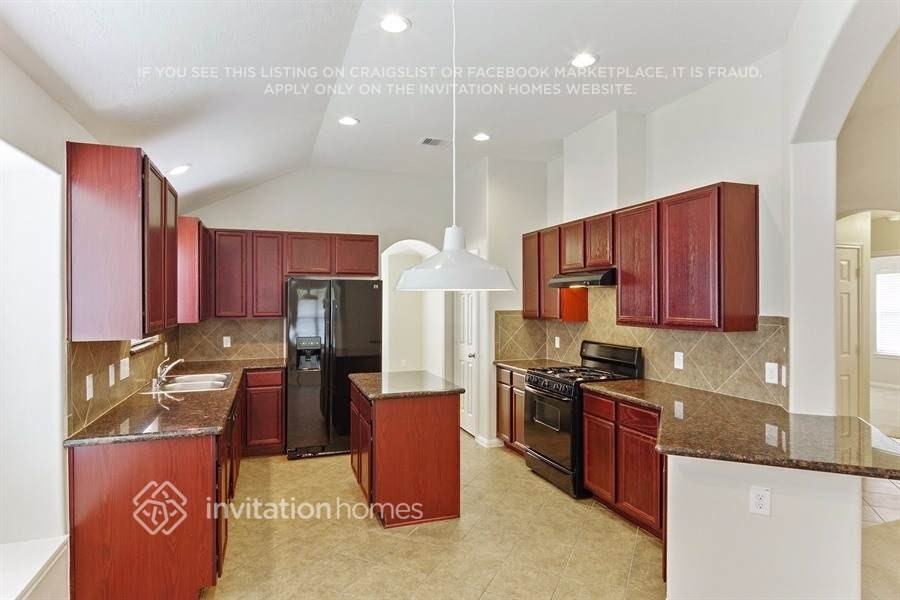 33 Mira Loma Dr - Photo 4 of 13