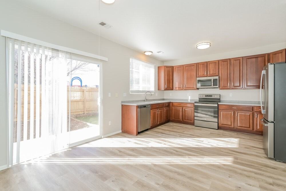 7441 S Mobile St - Photo 7 of 17