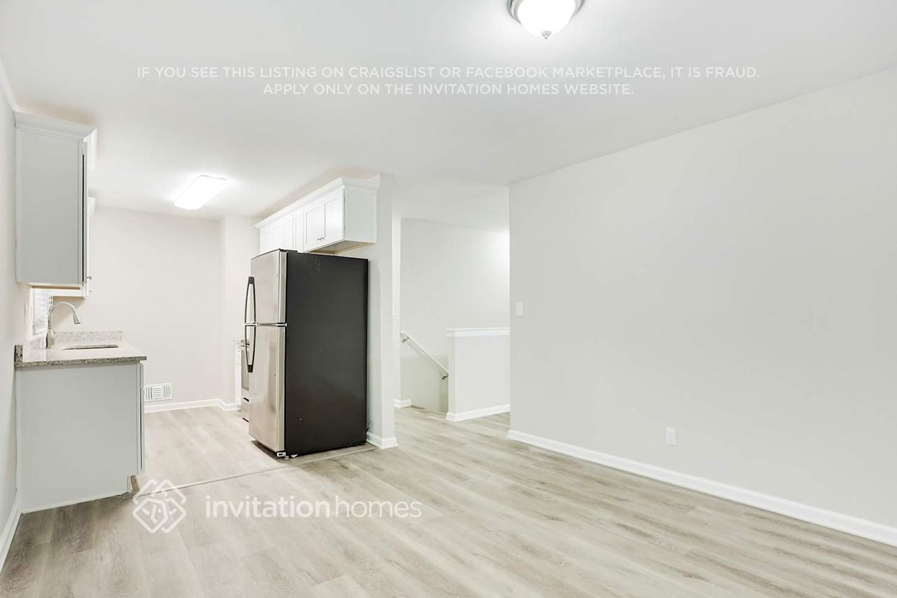2369 Brentford Pl - Photo 5 of 16