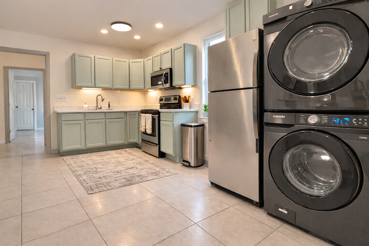 1039 4th St #4 - Photo 2 of 8