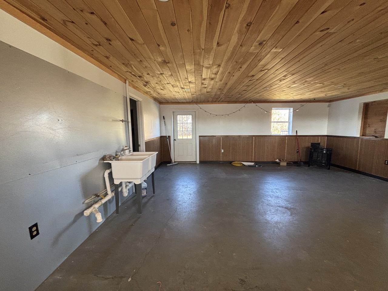 1422 Main St #A - Photo 6 of 10