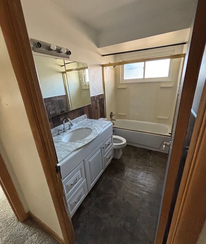 5074 Miller Ave - Photo 2 of 10