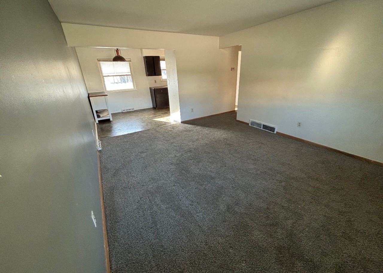 5074 Miller Ave - Photo 5 of 10