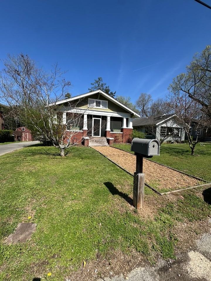 3211 Montview Dr - Photo 2 of 24