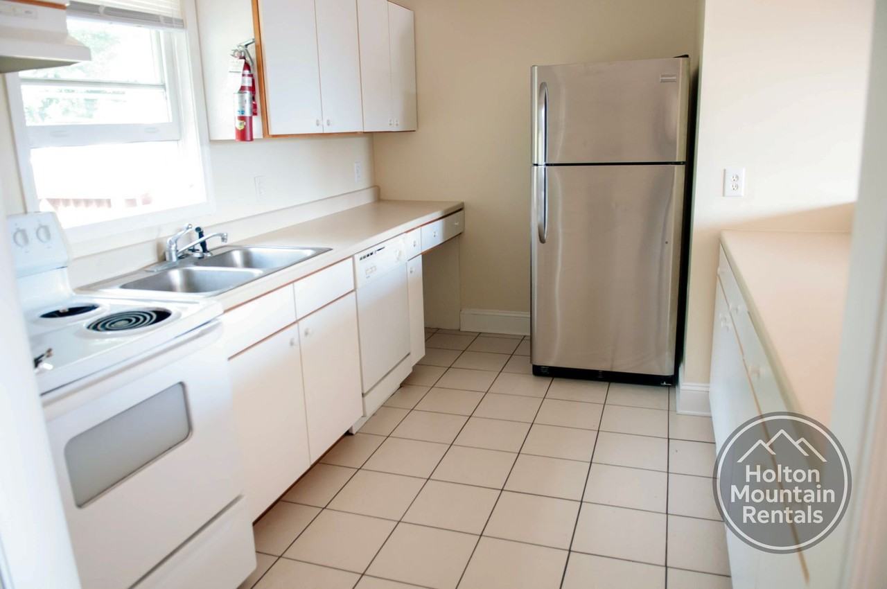 123 Darby Ct - Photo 2 of 16