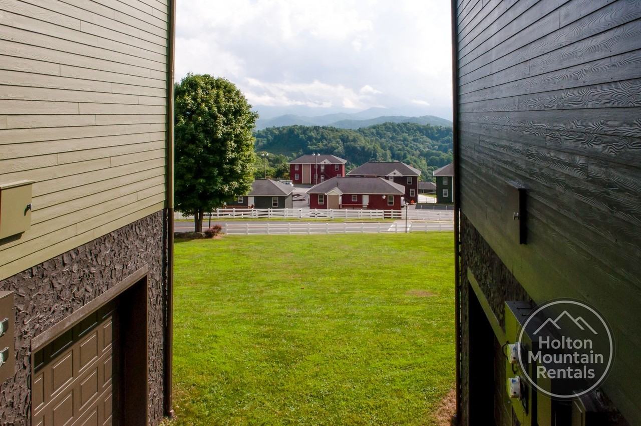 123 Darby Ct - Photo 3 of 16