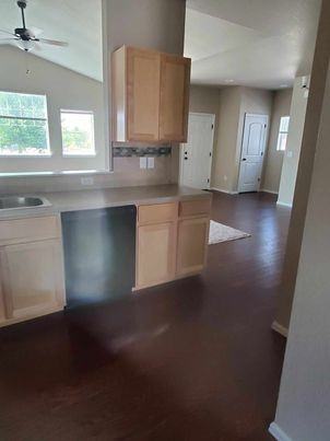 700 Finch Drive - Photo 2 of 33