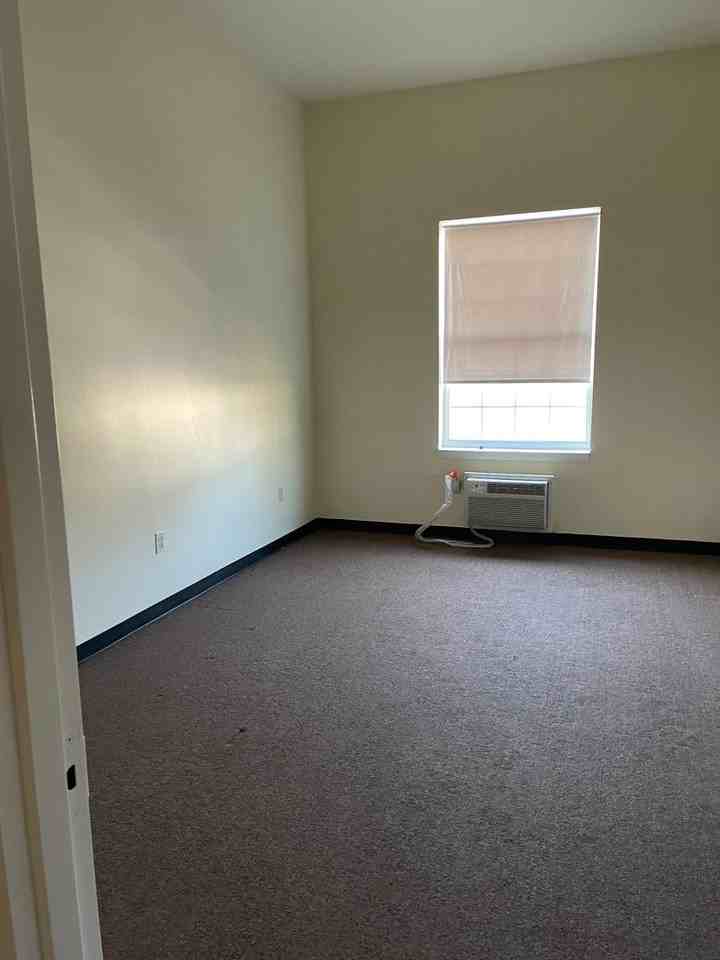 1001 Pennington Rd #1-2N - Photo 3 of 8