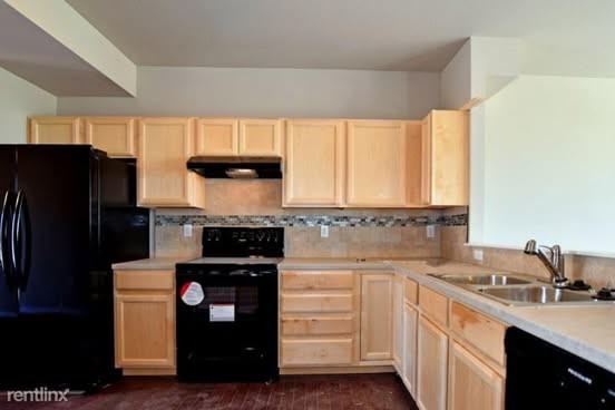 700 Finch Drive - Photo 4 of 33