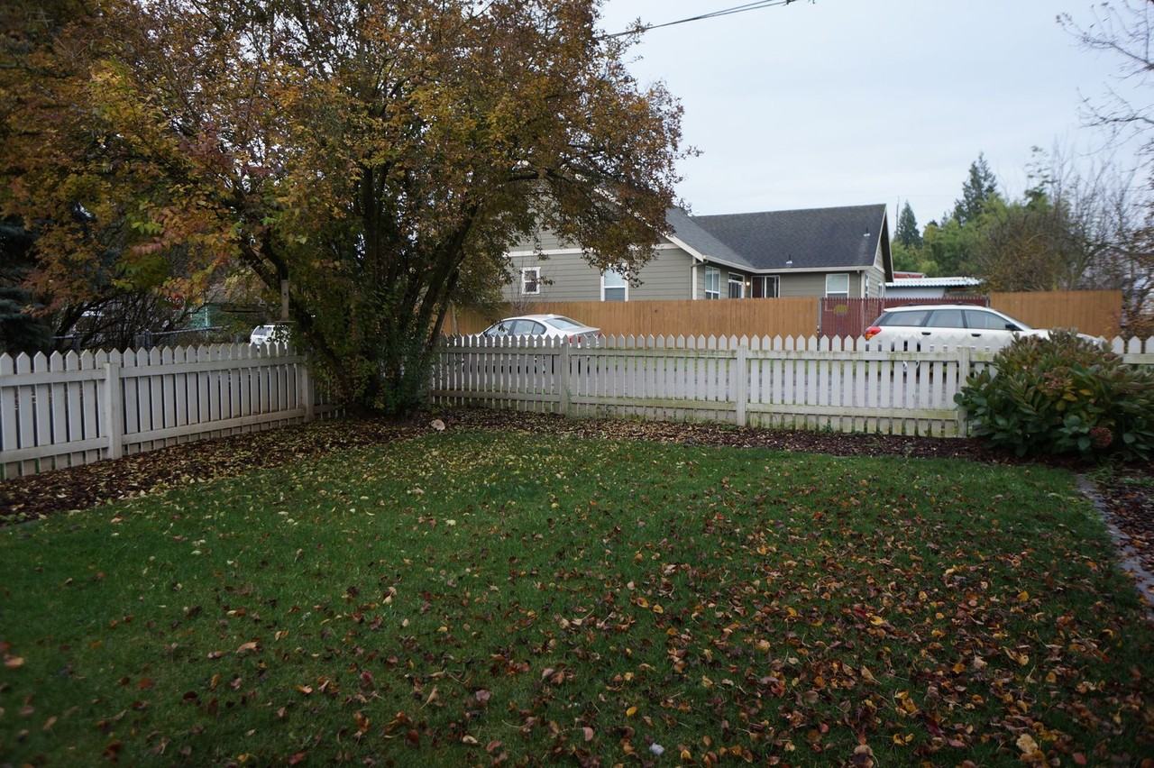 7621 Ne Going St - Photo 2 of 24