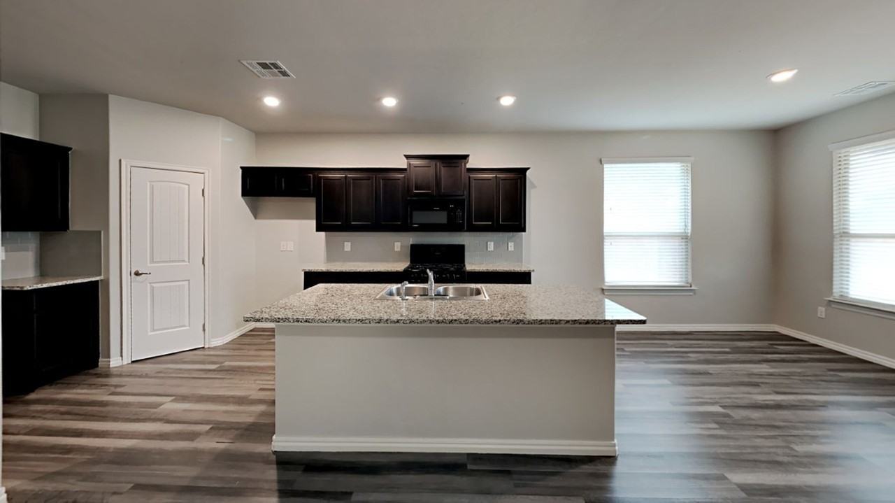 14813 Turner Falls Rd - Photo 5 of 20