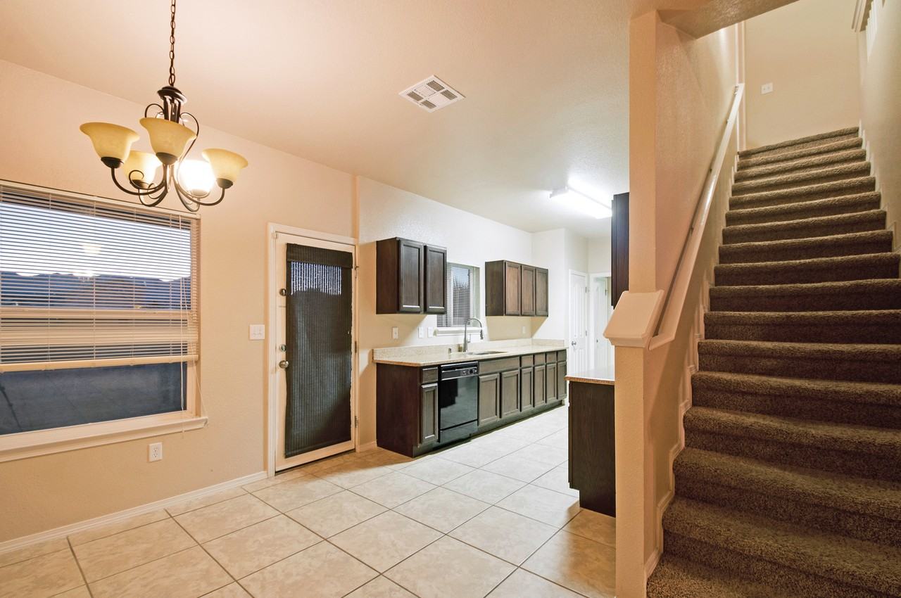 11103 Redstone Cove Dr - Photo 3 of 23