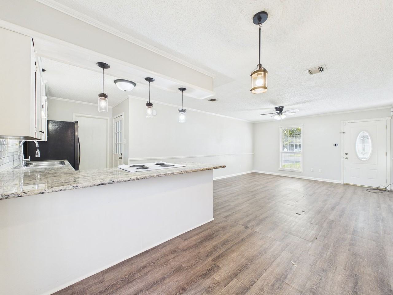 303 Breton Dr - Photo 5 of 26