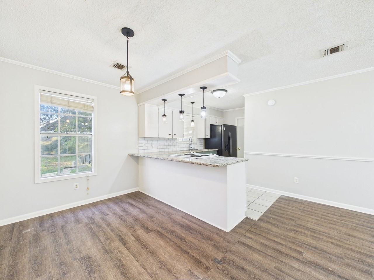 303 Breton Dr - Photo 6 of 26