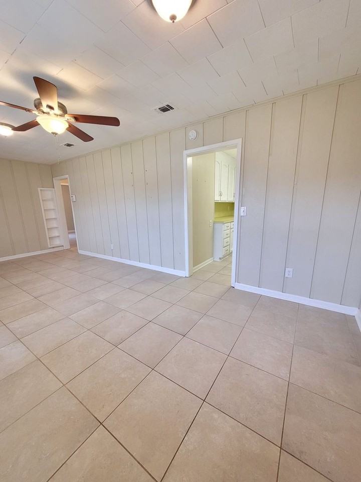 700 Barksdale St - Photo 3 of 14