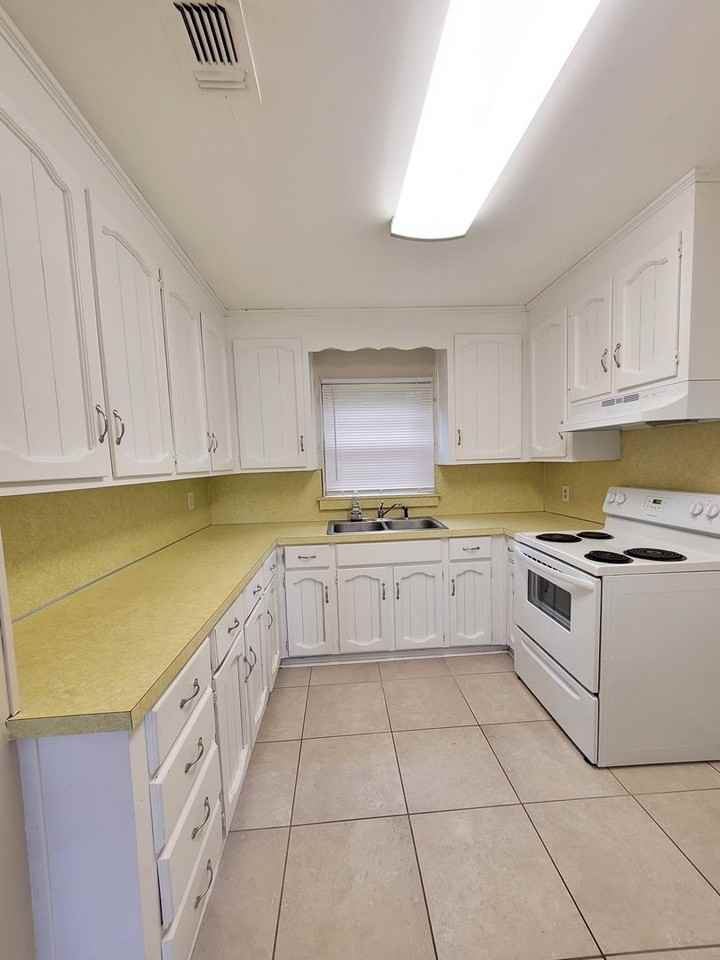 700 Barksdale St - Photo 5 of 14