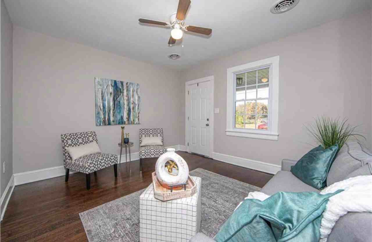 25521 Simmons Ave - Photo 6 of 8