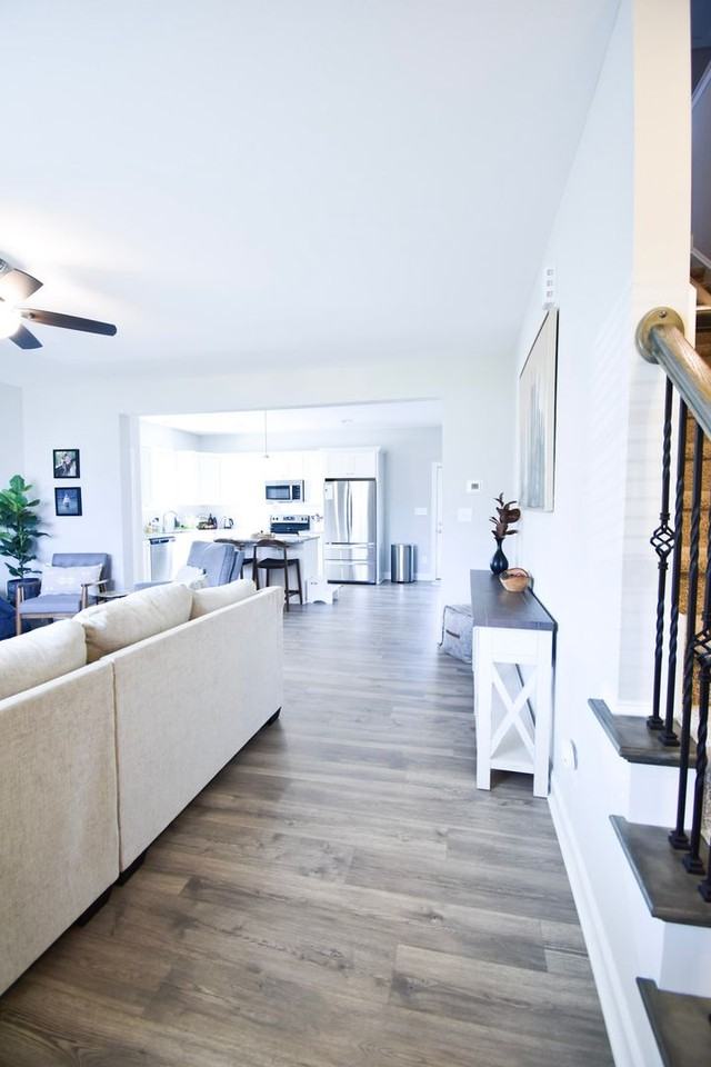 517 Rempstone Ln - Photo 3 of 37