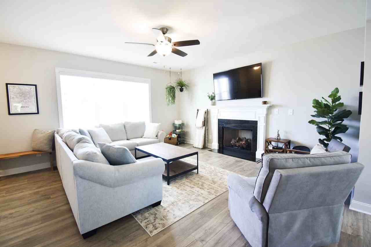 517 Rempstone Ln - Photo 4 of 37