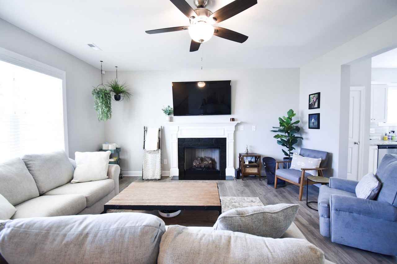 517 Rempstone Ln - Photo 5 of 37