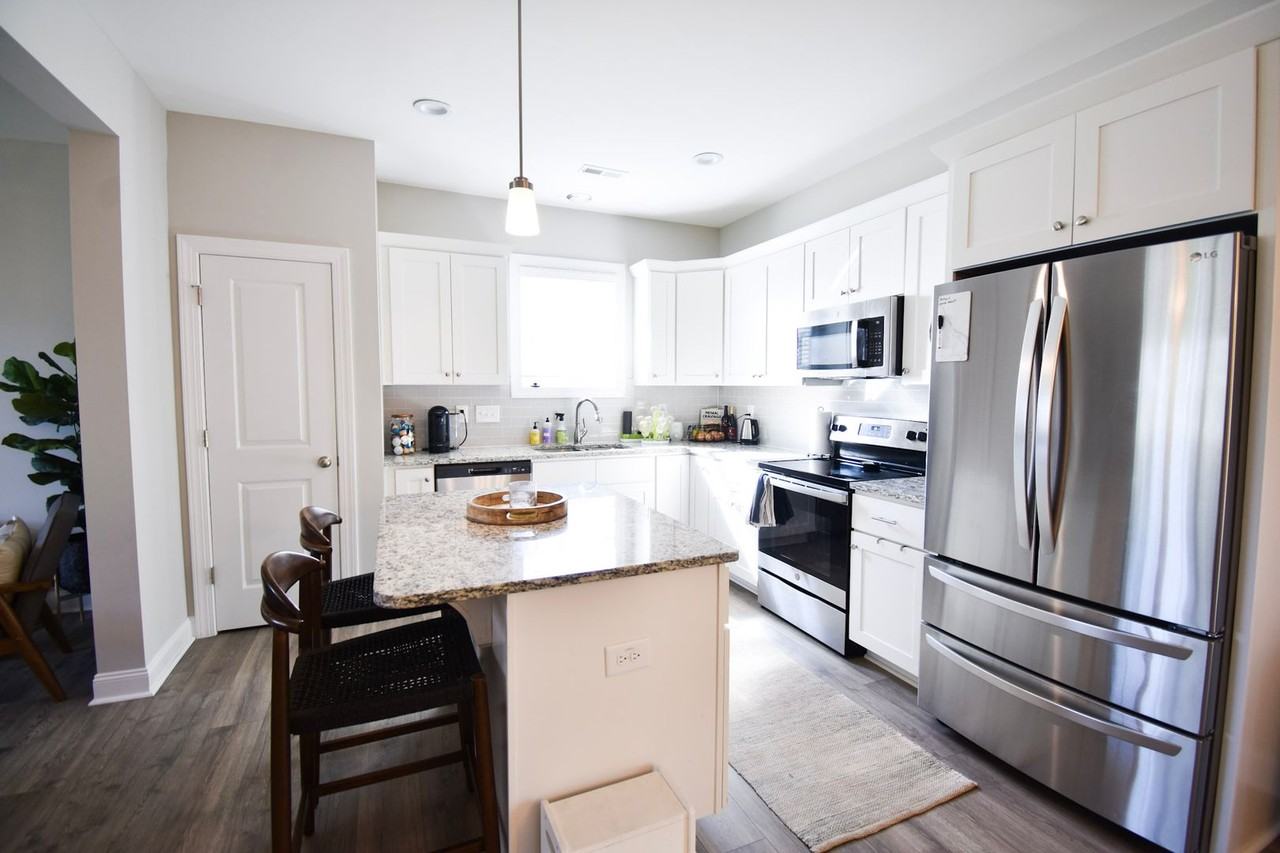 517 Rempstone Ln - Photo 7 of 37