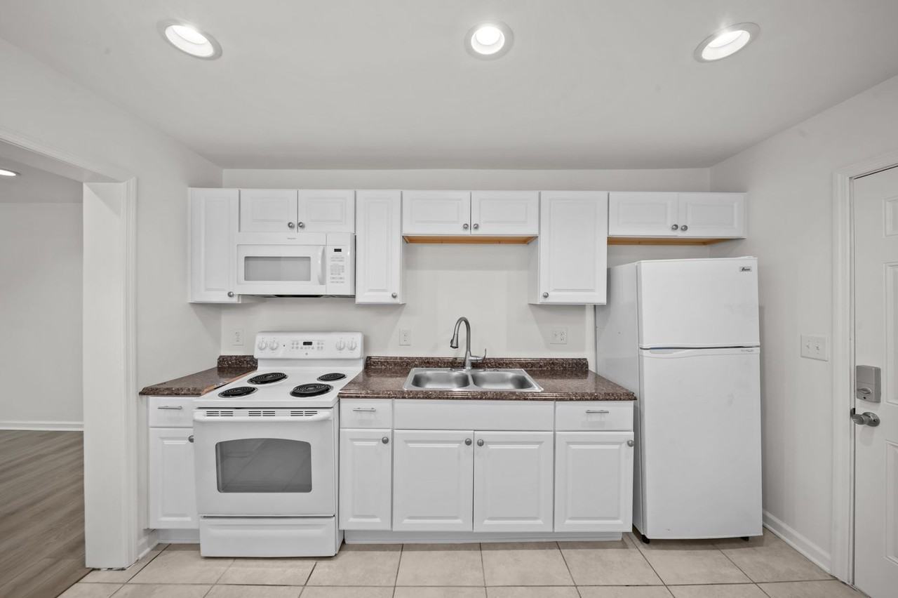 125 Westover Dr - Photo 2 of 12