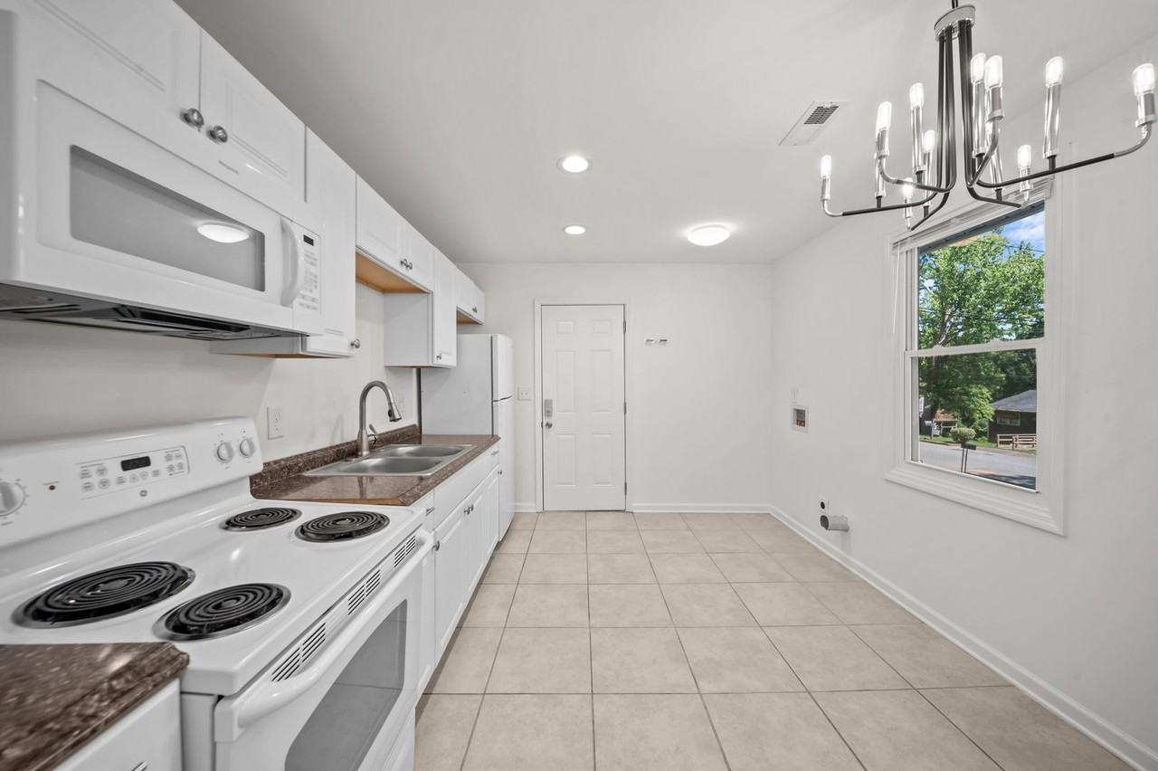 125 Westover Dr - Photo 3 of 12