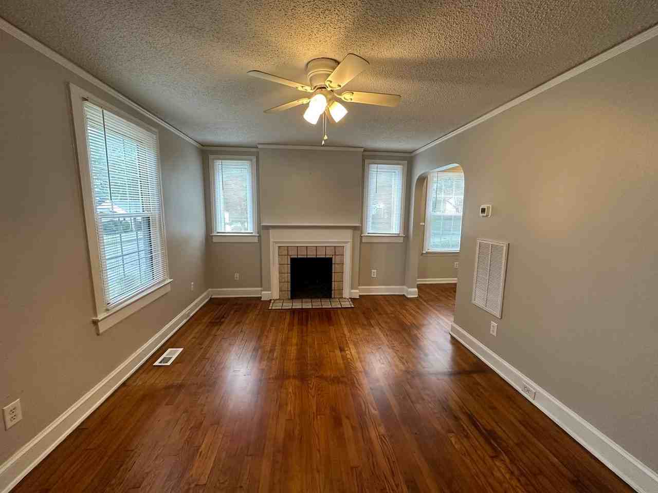 947 Graham St - Photo 3 of 18