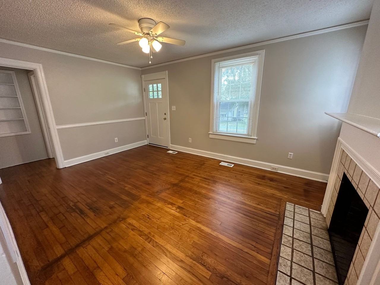 947 Graham St - Photo 4 of 18