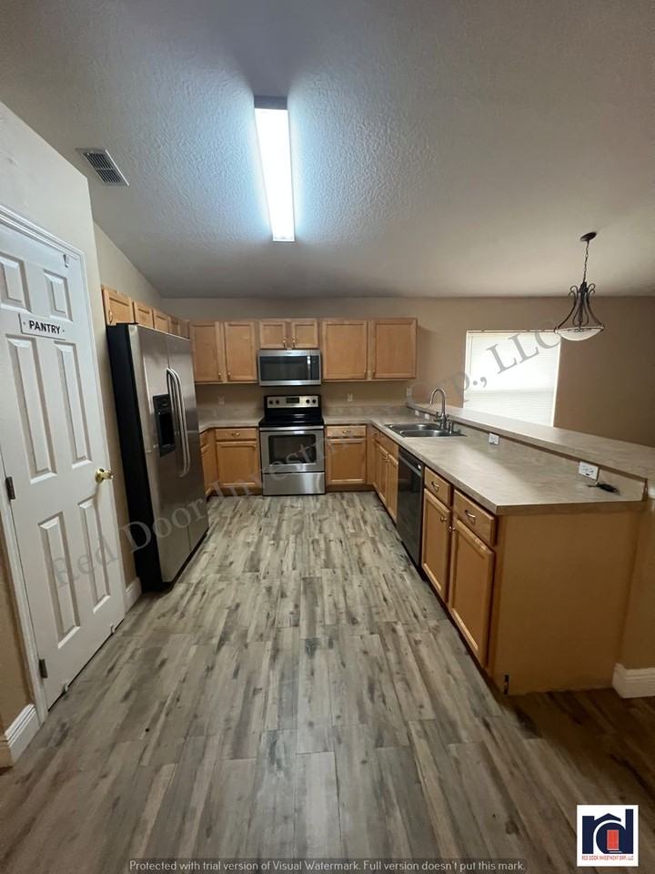 2768 Bellewater Pl - Photo 7 of 37